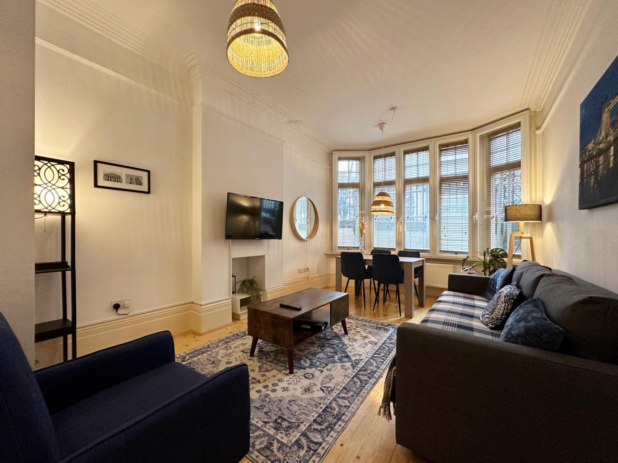 Oliver's Place In Holborn - 2 Double Beds, 1 Sofa Bed, Great Location * Londra