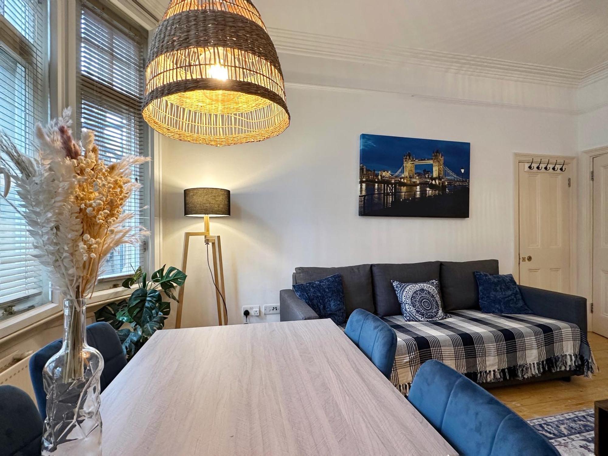 Oliver's Place In Holborn - 2 Double Beds, 1 Sofa Bed, Great Location * Londra